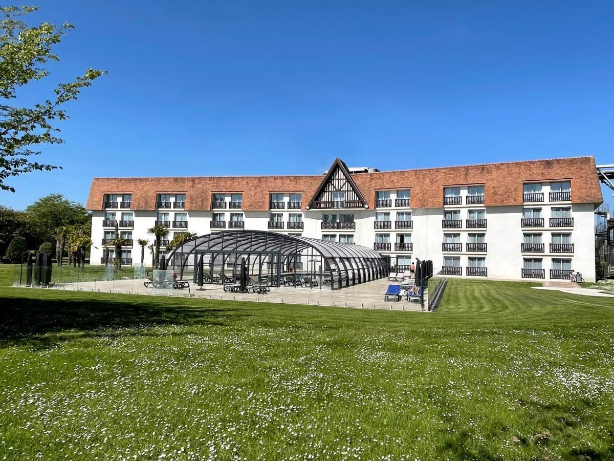 Amiraute Hotel Golf Deauville Тук Экстерьер фото