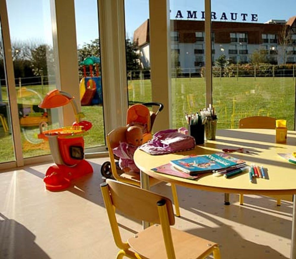 Amiraute Hotel Golf Deauville Тук Экстерьер фото