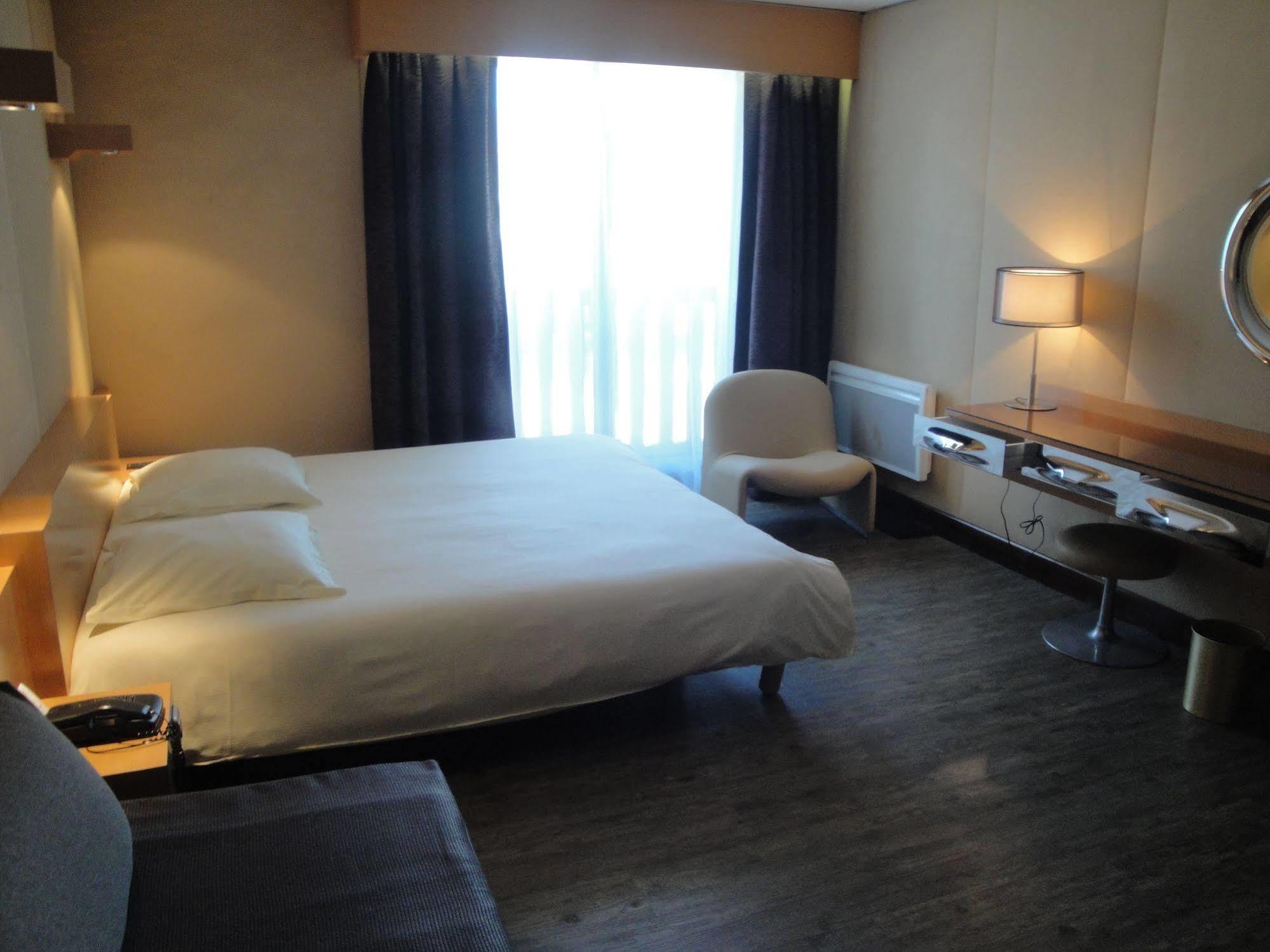 Amiraute Hotel Golf Deauville Тук Экстерьер фото