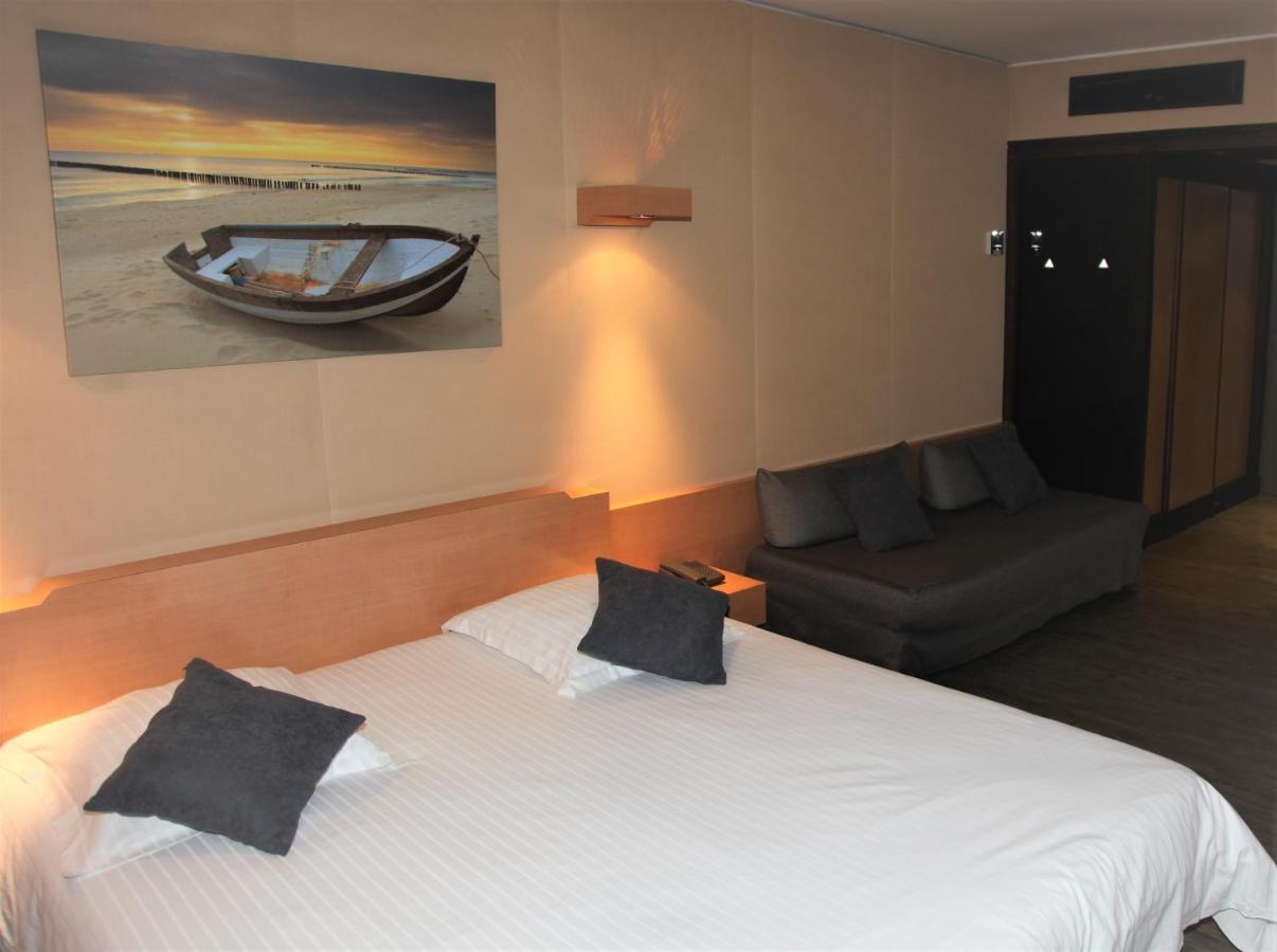 Amiraute Hotel Golf Deauville Тук Экстерьер фото