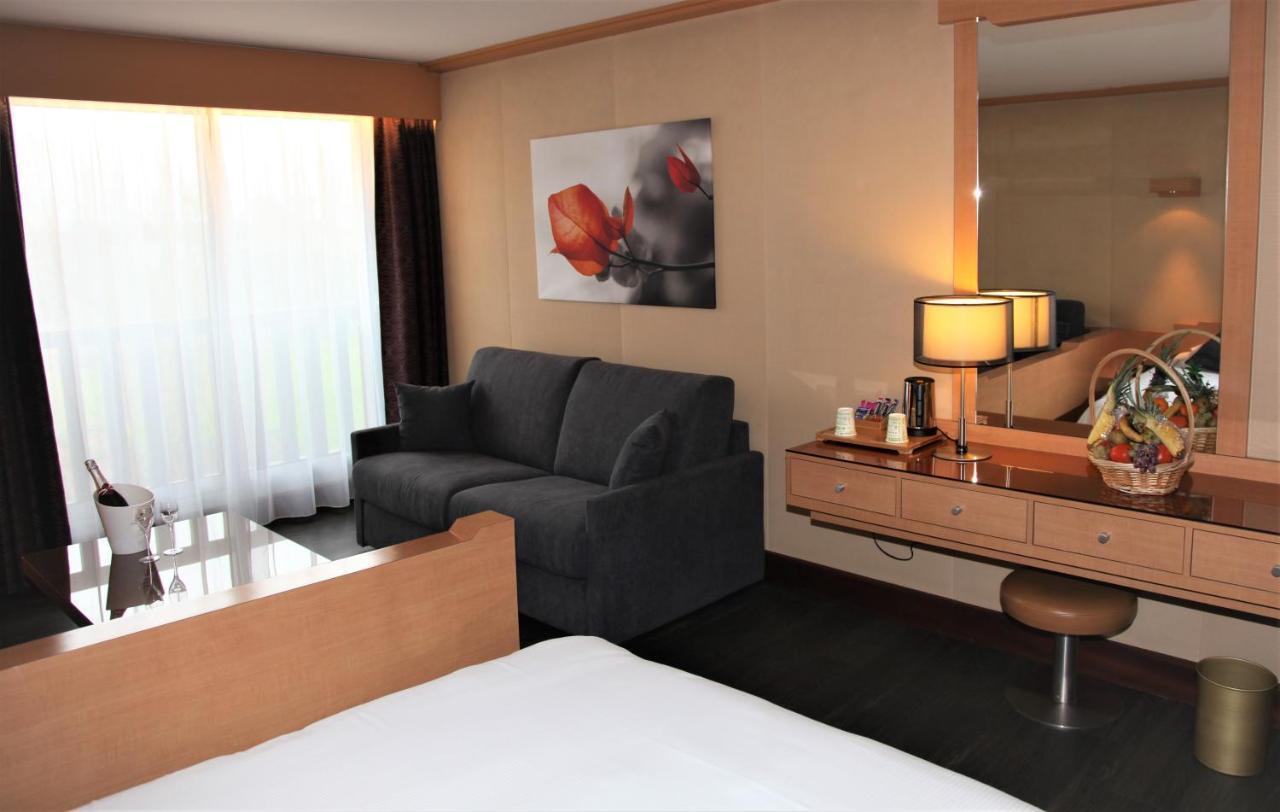 Amiraute Hotel Golf Deauville Тук Экстерьер фото